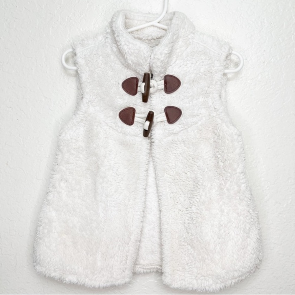 Old‎ Navy white fleece vest size 3t